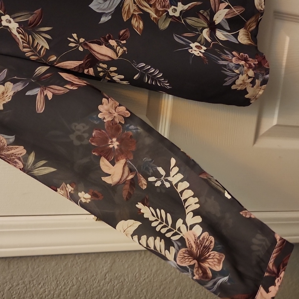 ⭐️Christopher & Banks gray floral top size small, sheer with built un camisole. - Picture 4 of 5